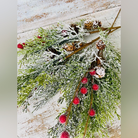*Snowy Cypress & Sugar Berry Spray - Picture 11 of 11